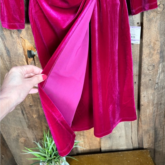 Anne Klein NWT Magenta Velvet Wrap Dress - Size 6 - Picture 4 of 11